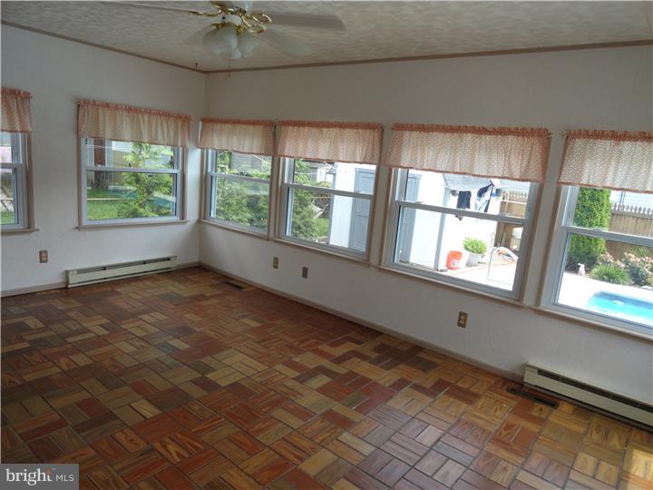 44 Matthews Road Newark, DE 19713 - Photo 11 of 19 Sun Room