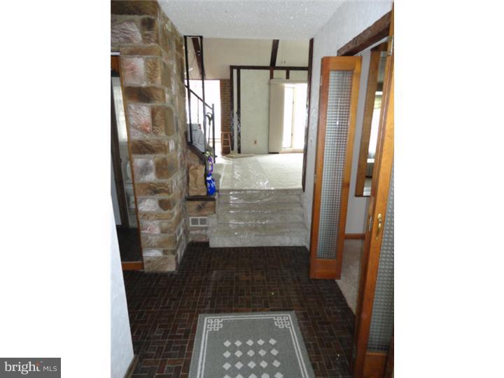 44 Matthews Road Newark, DE 19713 - Photo 6 of 19 Foyer