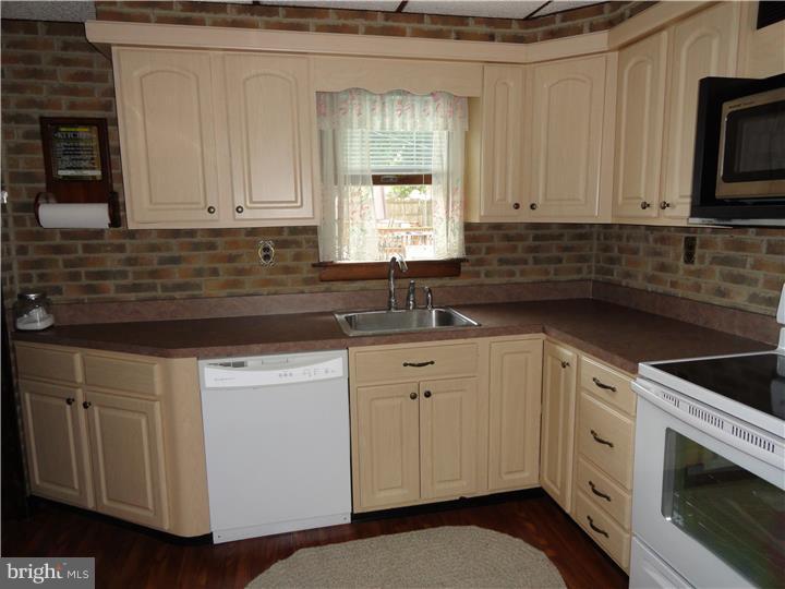 44 Matthews Road Newark, DE 19713 - Photo 8 of 19 Kitchen