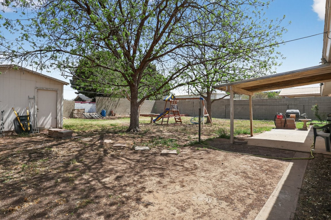 2709 Rebecca Drive Big Spring, TX 79720 - Photo 16 of 50 a view of a backyard with a patio