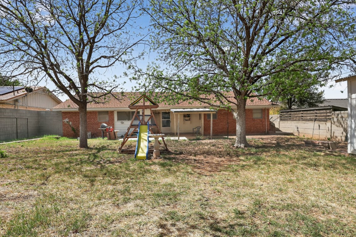 2709 Rebecca Drive Big Spring, TX 79720 - Photo 3 of 50 a backyard of a house with seating space