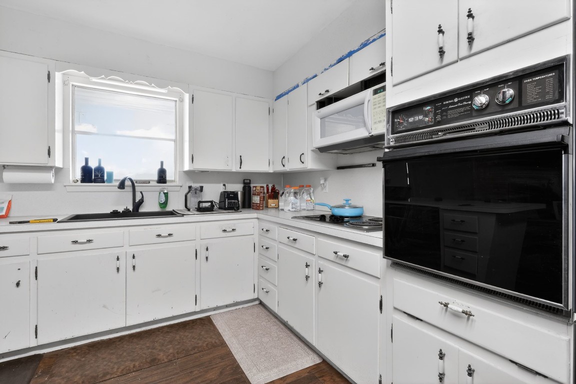 2709 Rebecca Drive Big Spring, TX 79720 - Photo 34 of 50 a kitchen with granite countertop cabinets and steel stainless steel appliances