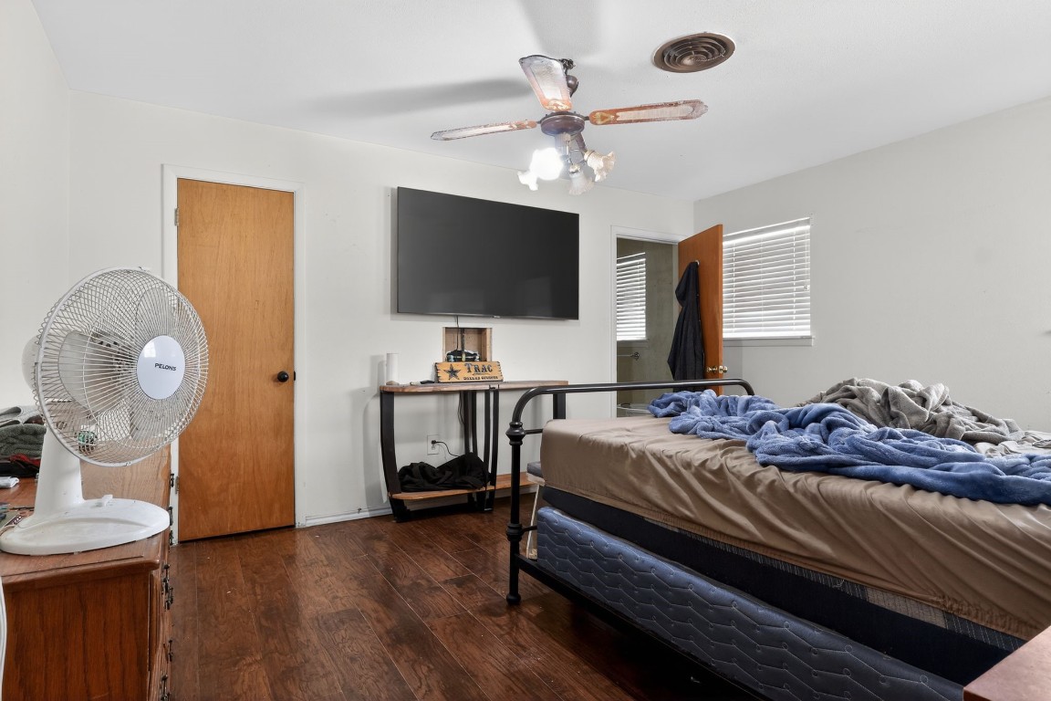 2709 Rebecca Drive Big Spring, TX 79720 - Photo 35 of 50 a bedroom with a bed and a flat screen tv