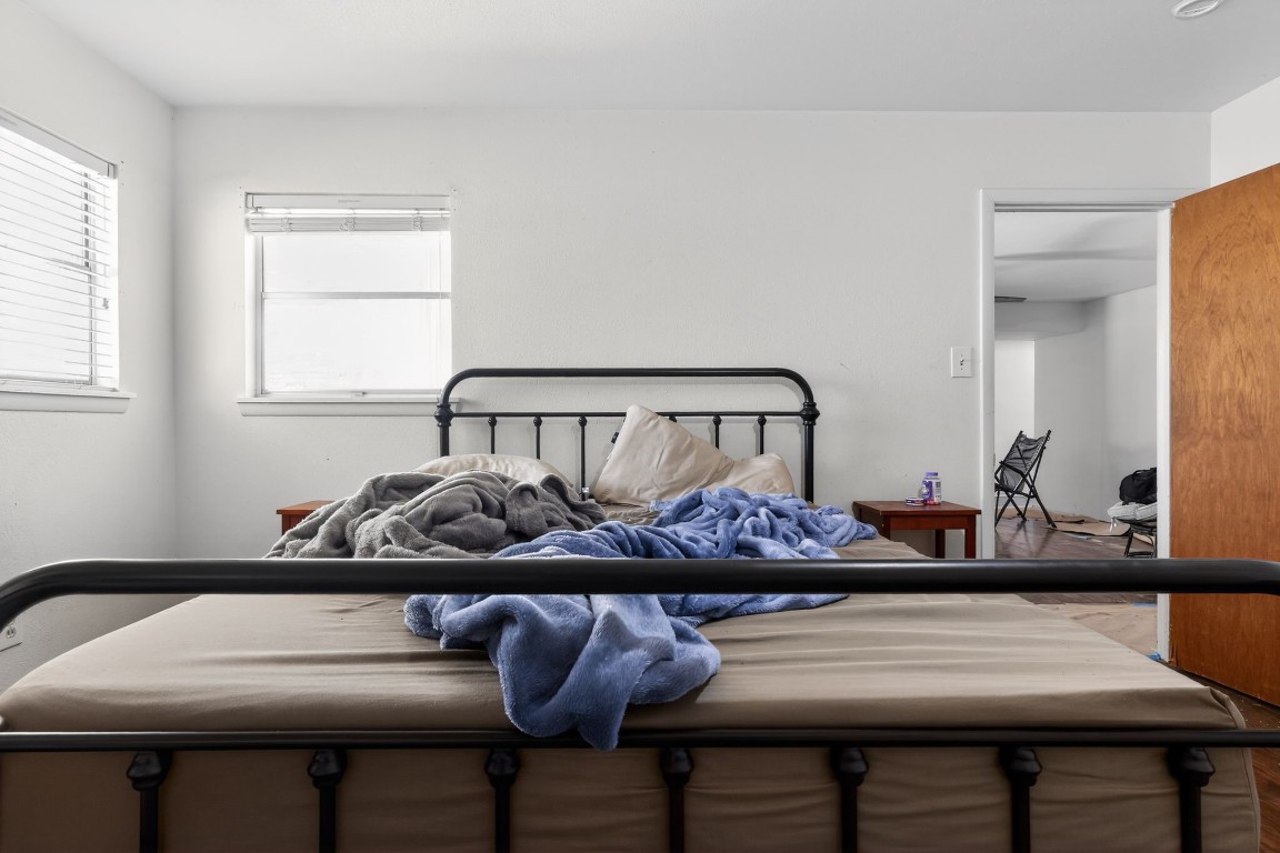 2709 Rebecca Drive Big Spring, TX 79720 - Photo 38 of 50 a bedroom with a bed a table and chair