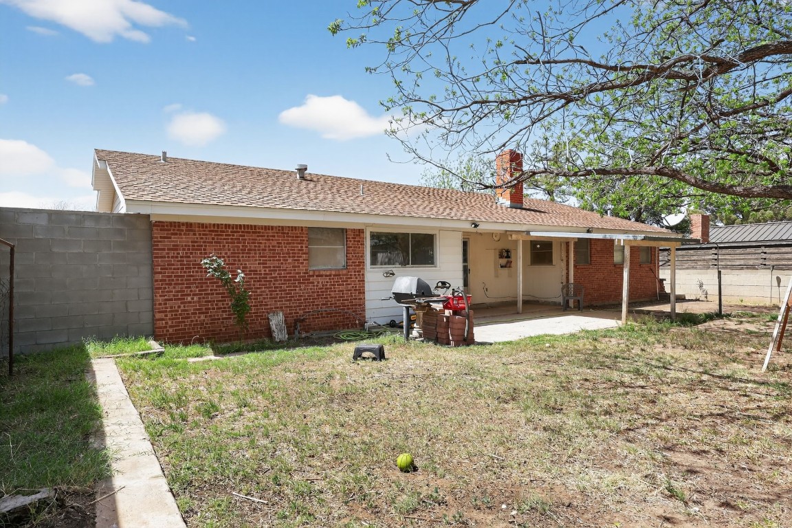 2709 Rebecca Drive Big Spring, TX 79720 - Photo 9 of 50 a view of a house with backyard
