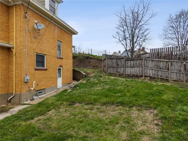 $250,000 | 701 Cowan Avenue, Jeannette, PA 15644