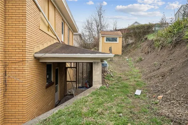 $250,000 | 701 Cowan Avenue, Jeannette, PA 15644