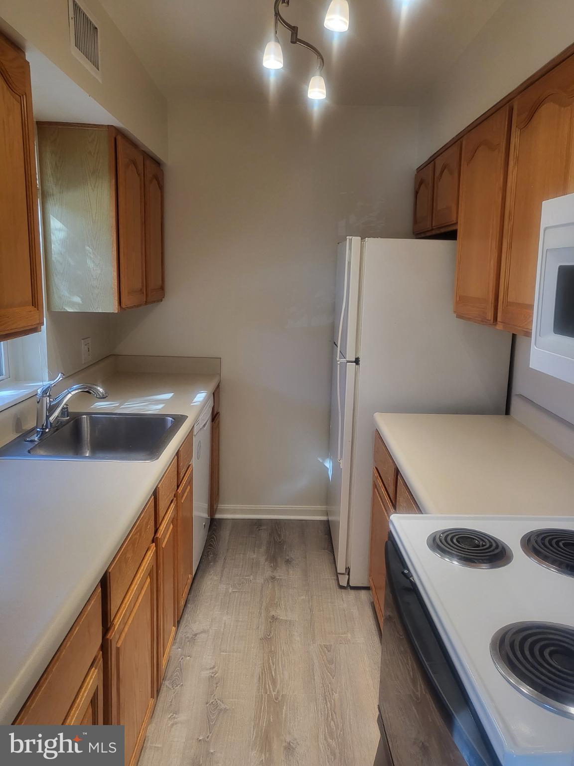 3279 South Stafford Street, Unit B1 Arlington, VA 22206 - Photo 12 of 39 a kitchen with a sink a stove and a refrigerator