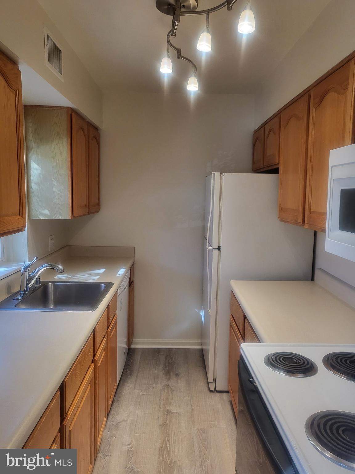 3279 South Stafford Street, Unit B1 Arlington, VA 22206 - Photo 13 of 39 a kitchen that has a sink and a stove