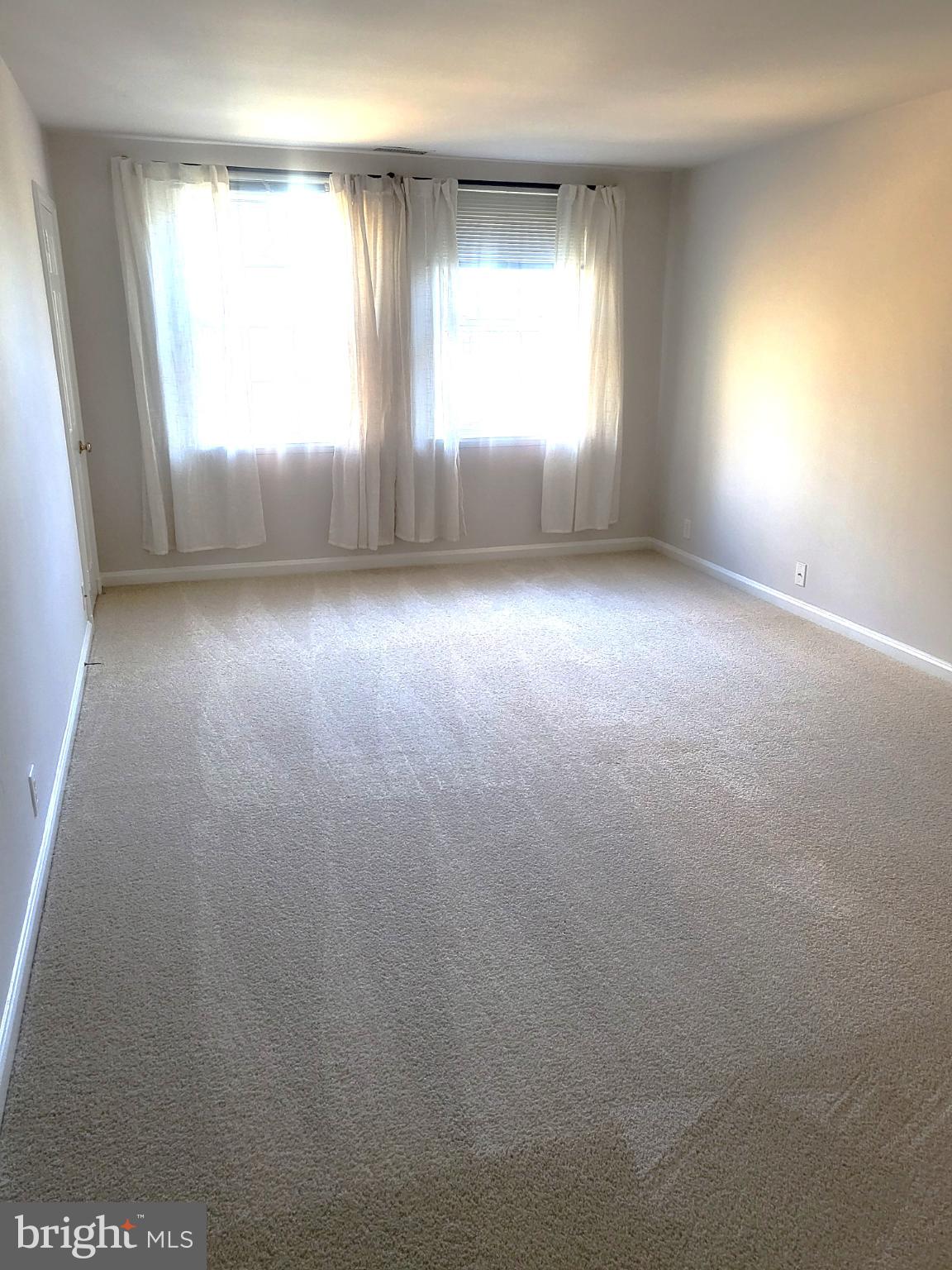 3279 South Stafford Street, Unit B1 Arlington, VA 22206 - Photo 3 of 39 an empty room with windows and closet