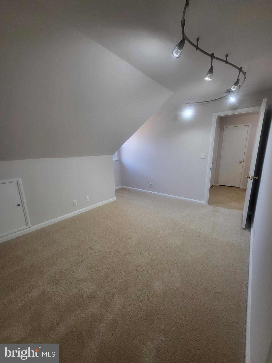 3279 South Stafford Street, Unit B1 Arlington, VA 22206 - Photo 31 of 39 a view of an empty room