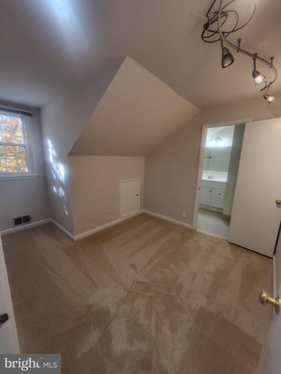 3279 South Stafford Street, Unit B1 Arlington, VA 22206 - Photo 34 of 39 en empty room with windows