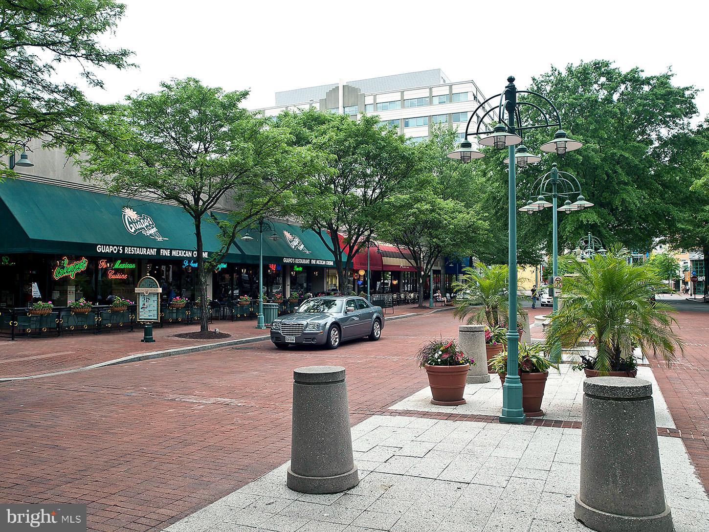 3279 South Stafford Street, Unit B1 Arlington, VA 22206 - Photo 37 of 39 a view of a patio with couches and table and chairs under an umbrella
