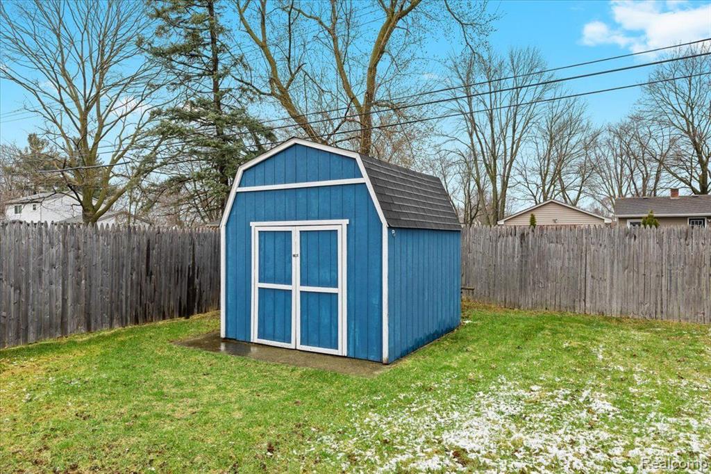 2627 Longview Avenue Rochester, MI 48307 - Photo 24 of 35