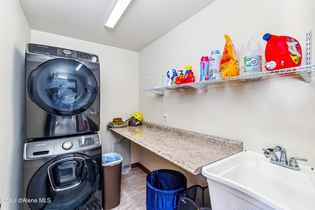 $1,500,000 | 241 North River Lake Drive, Clark Fork, ID 83811