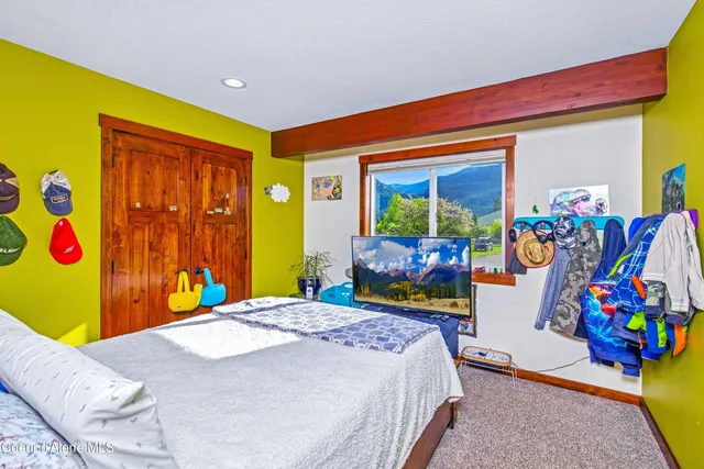 $1,500,000 | 241 North River Lake Drive, Clark Fork, ID 83811