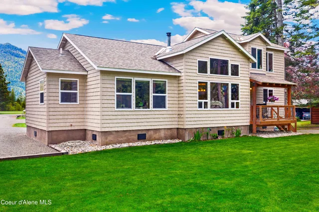 $1,500,000 | 241 North River Lake Drive, Clark Fork, ID 83811