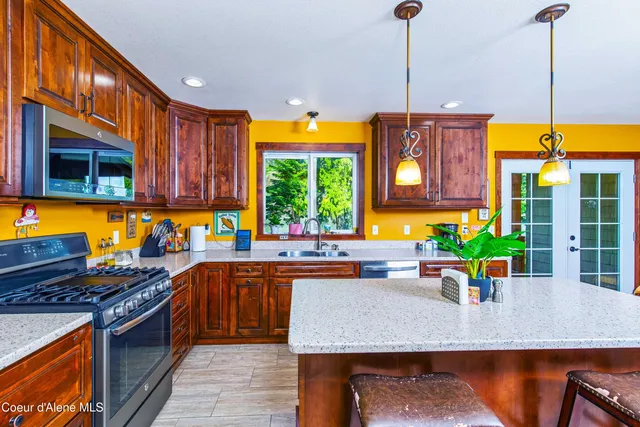 $1,500,000 | 241 North River Lake Drive, Clark Fork, ID 83811