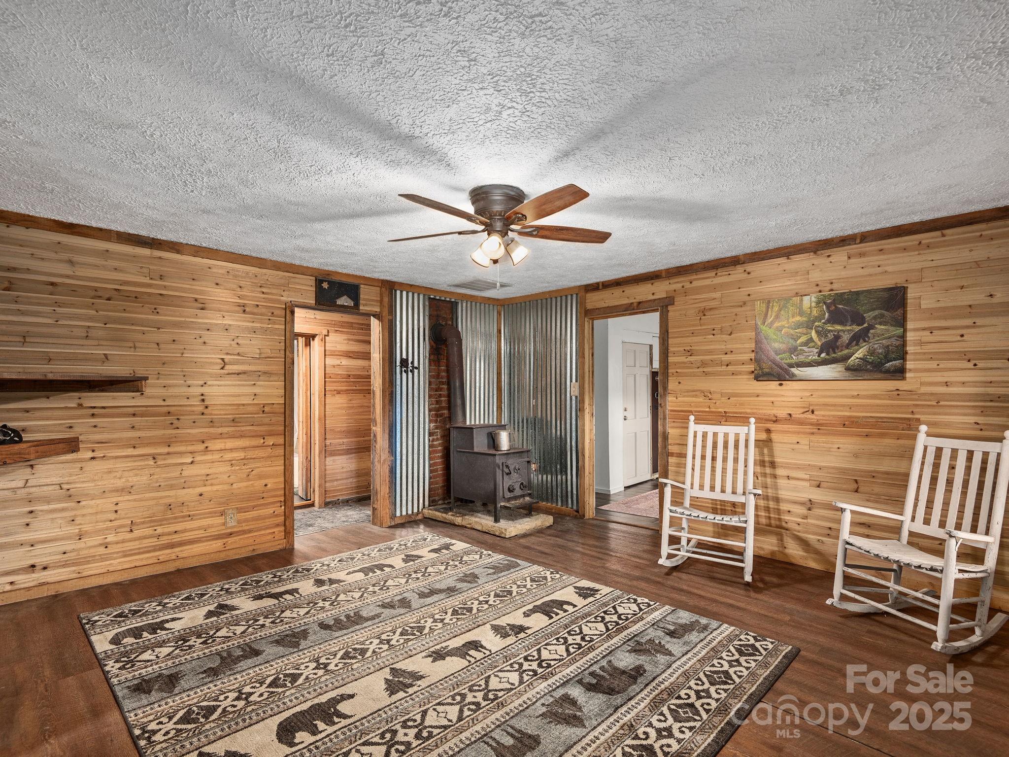 32 Saunooke Road Asheville, NC 28805 - Photo 5 of 17 a very nice looking room with a large window