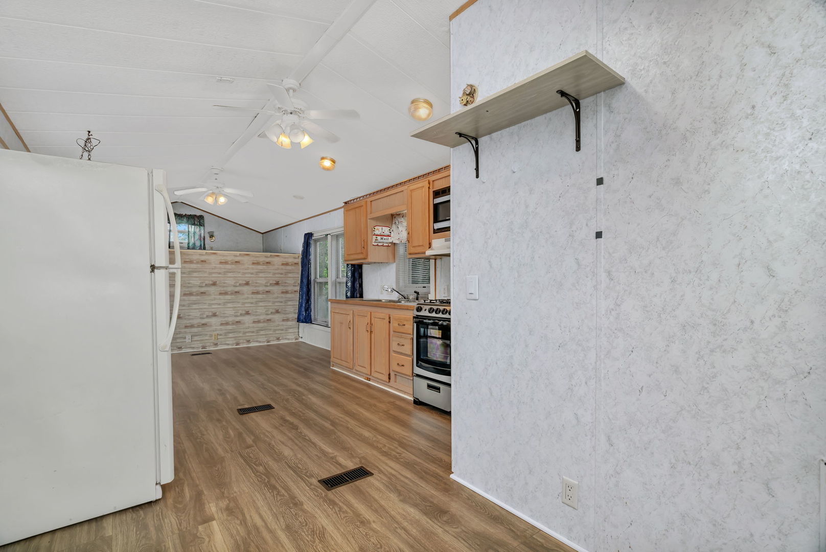 82 Dinosaur Road Wilmington, IL 60481 - Photo 12 of 33