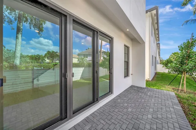 $1,600,000 | 1427 Southwest 23rd Street, Fort Lauderdale, FL 33315