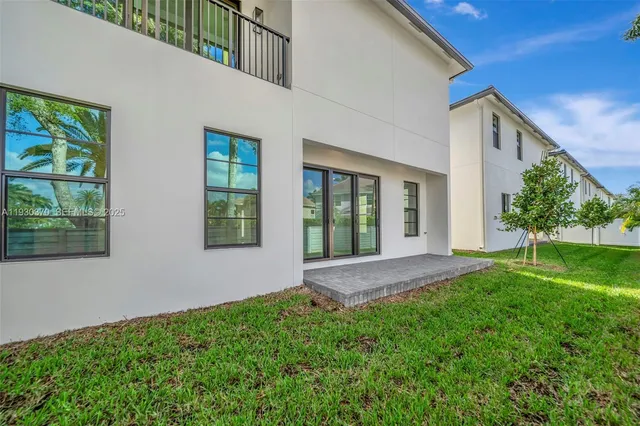 $1,600,000 | 1427 Southwest 23rd Street, Fort Lauderdale, FL 33315