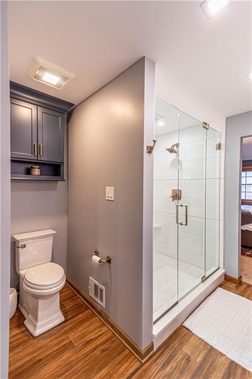331 Cobblestone Circle McKees Rocks, PA 15136 - Photo 26 of 44 a bathroom with a toilet and a shower