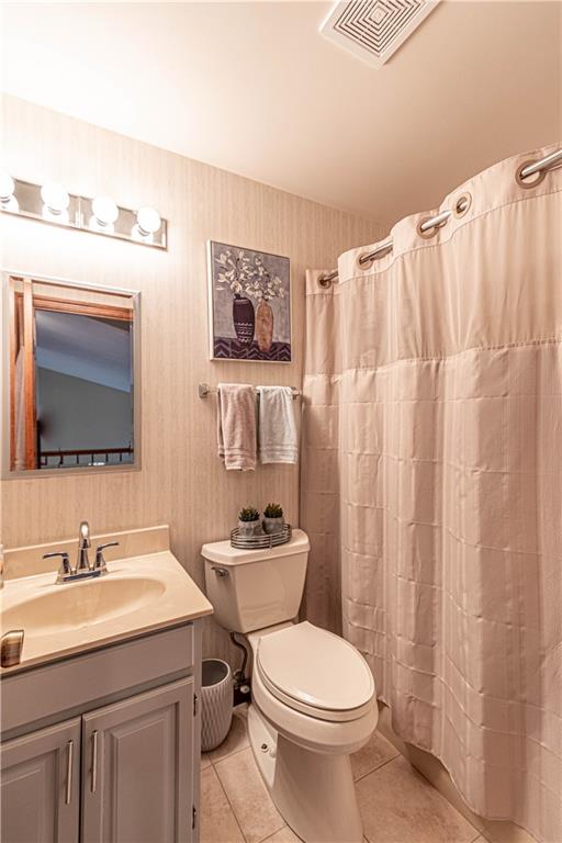 331 Cobblestone Circle McKees Rocks, PA 15136 - Photo 33 of 44 a bathroom with a toilet sink and mirror