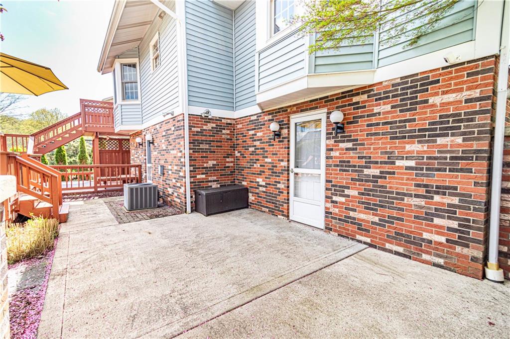331 Cobblestone Circle McKees Rocks, PA 15136 - Photo 40 of 44 a view of city with balcony