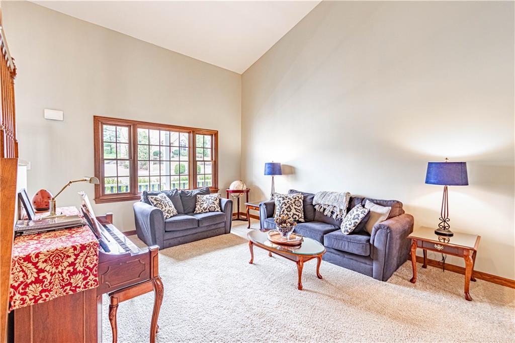 331 Cobblestone Circle McKees Rocks, PA 15136 - Photo 6 of 44 a living room with furniture and a lamp