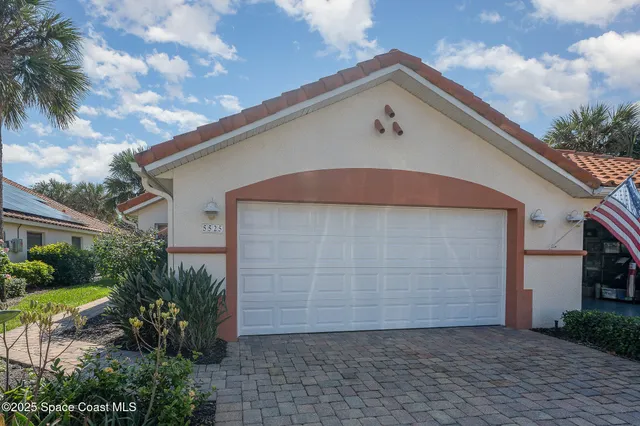 a front view of house with yard