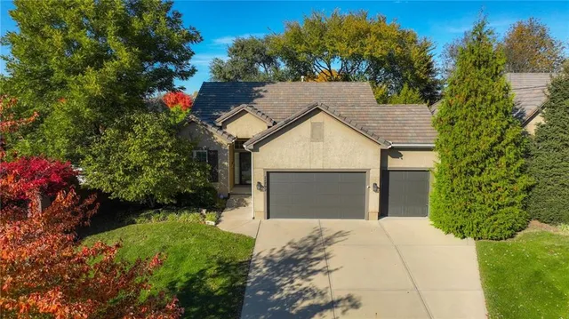 $648,000 | 11792 West 144th Place, Olathe, KS 66062