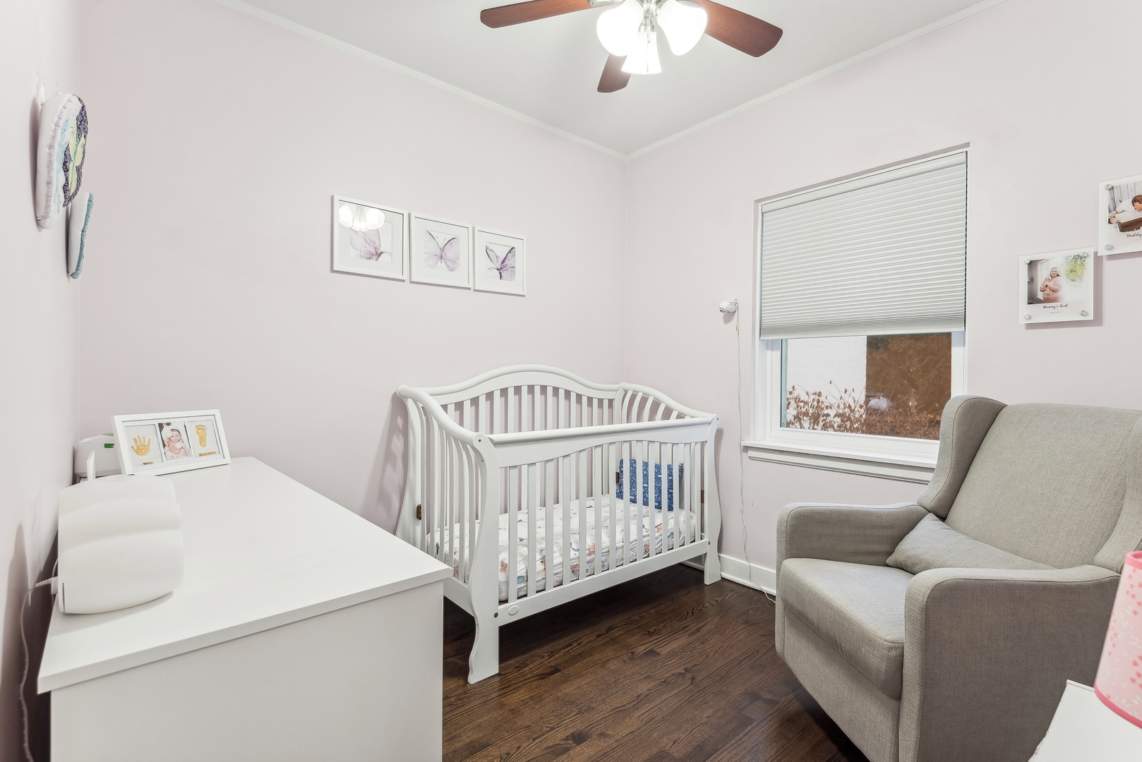 61 Ridge Road Highland Park, IL 60035 - Photo 18 of 25 a bedroom with a bed and a couch