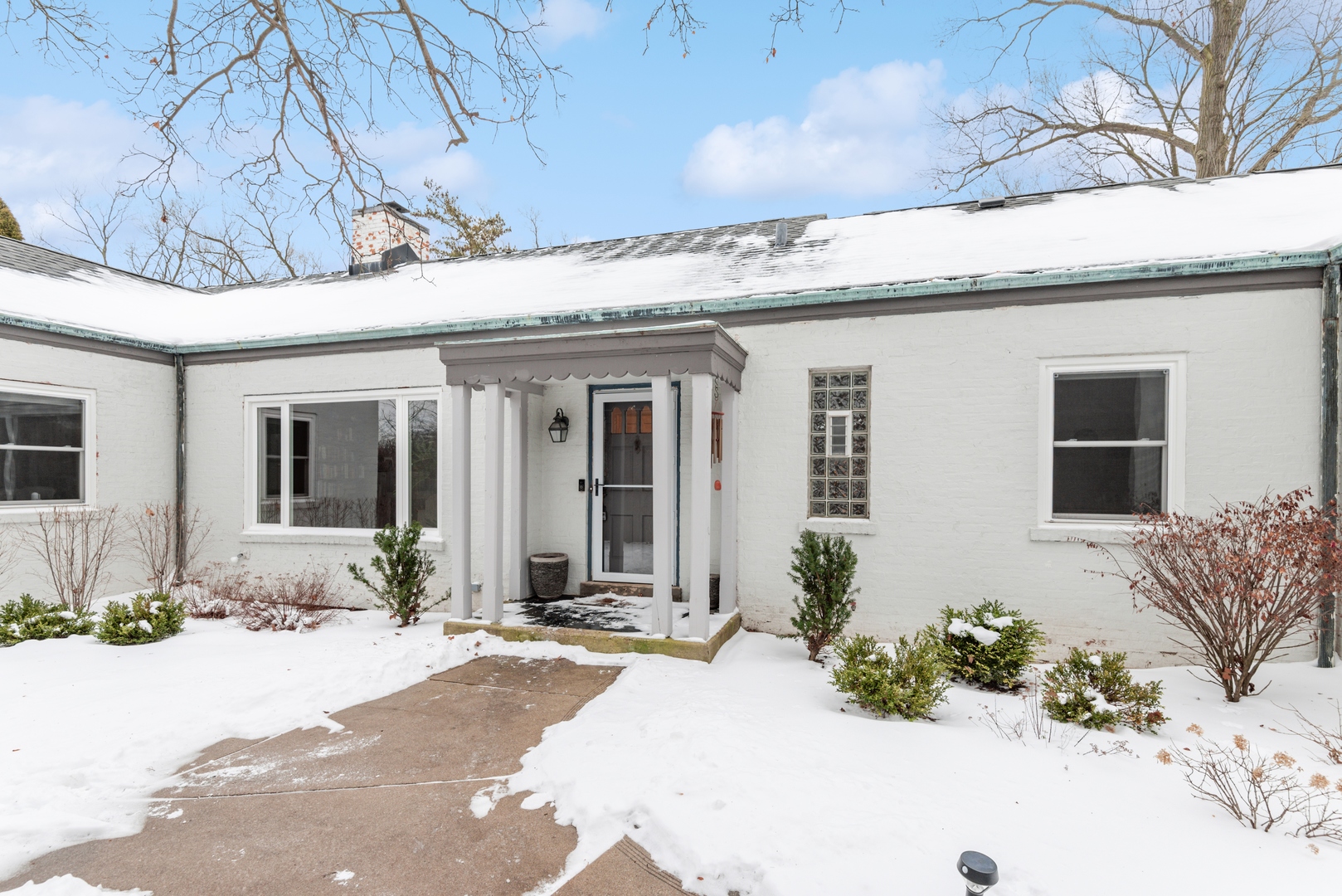 61 Ridge Road Highland Park, IL 60035 - Photo 2 of 25 a front view of a house
