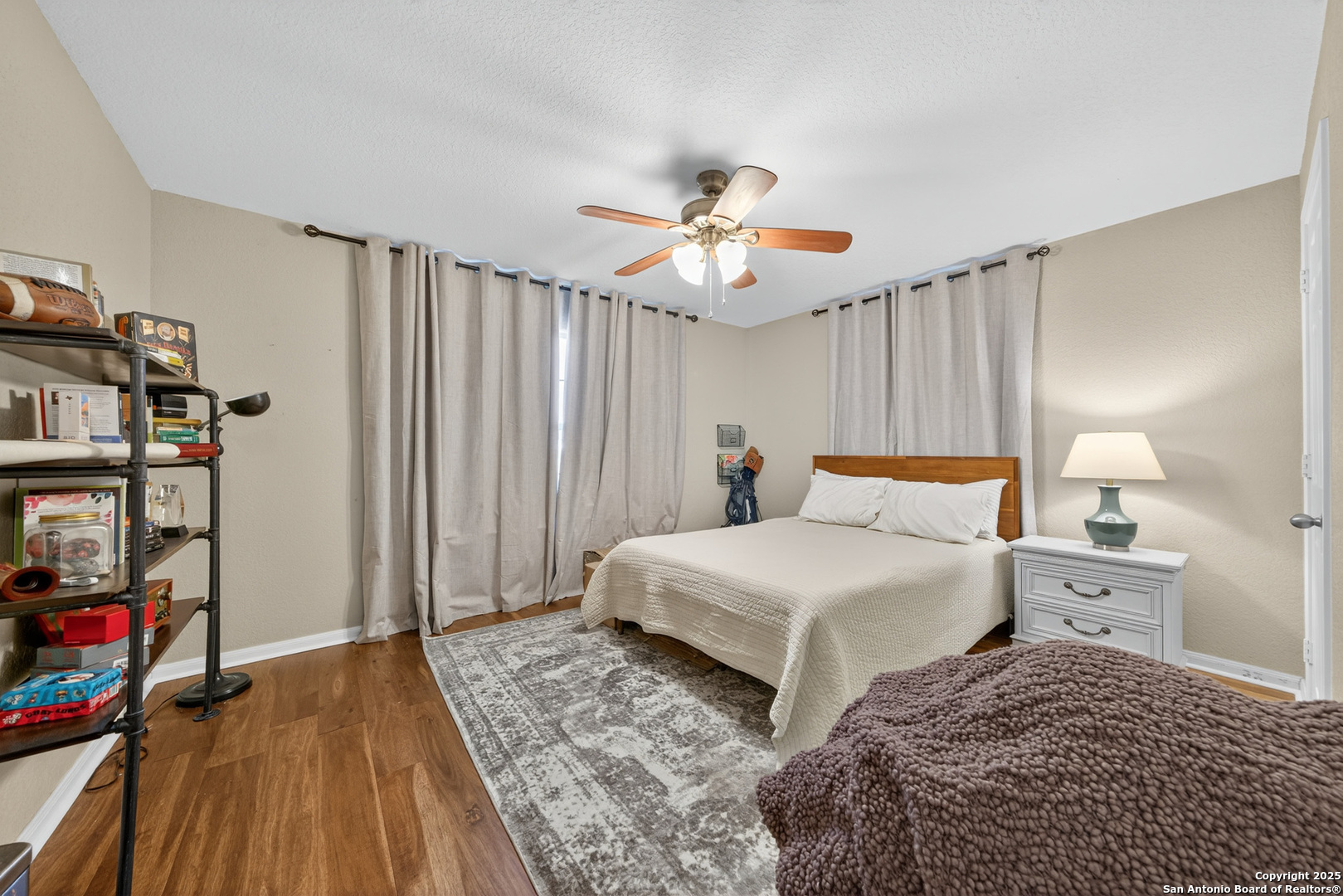 118 Stallion Trail Natalia, TX 78059 - Photo 22 of 35 a bedroom with a bed and a book shelf