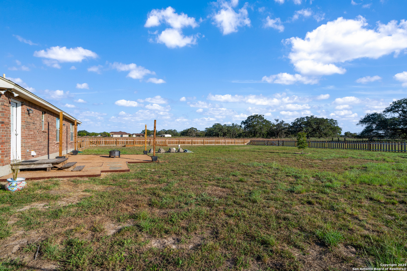 118 Stallion Trail Natalia, TX 78059 - Photo 25 of 35 a view of a garden with a house