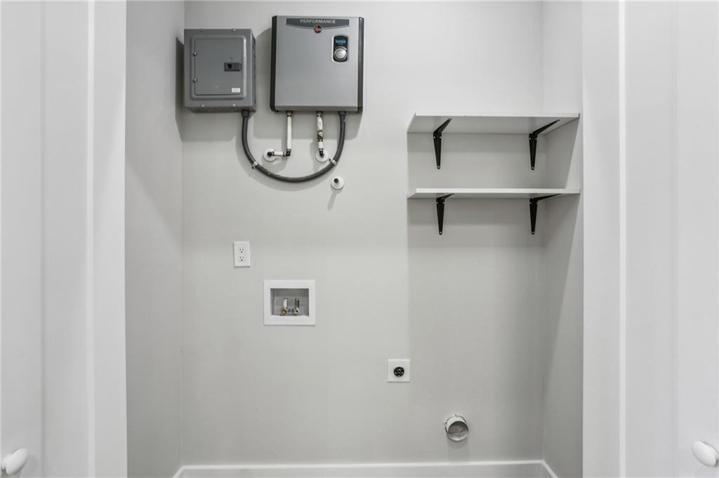 1312 Pine Avenue Atlanta, GA 30344 - Photo 15 of 17 a bathroom with a bath tub and a window