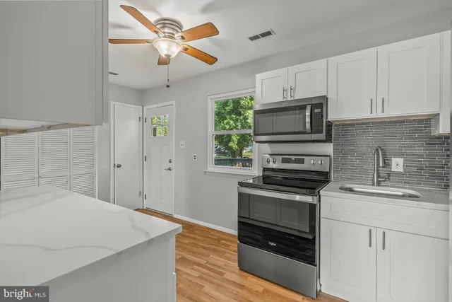 $2,950 | 341 Clarkson Street, Burlington, NJ 08016