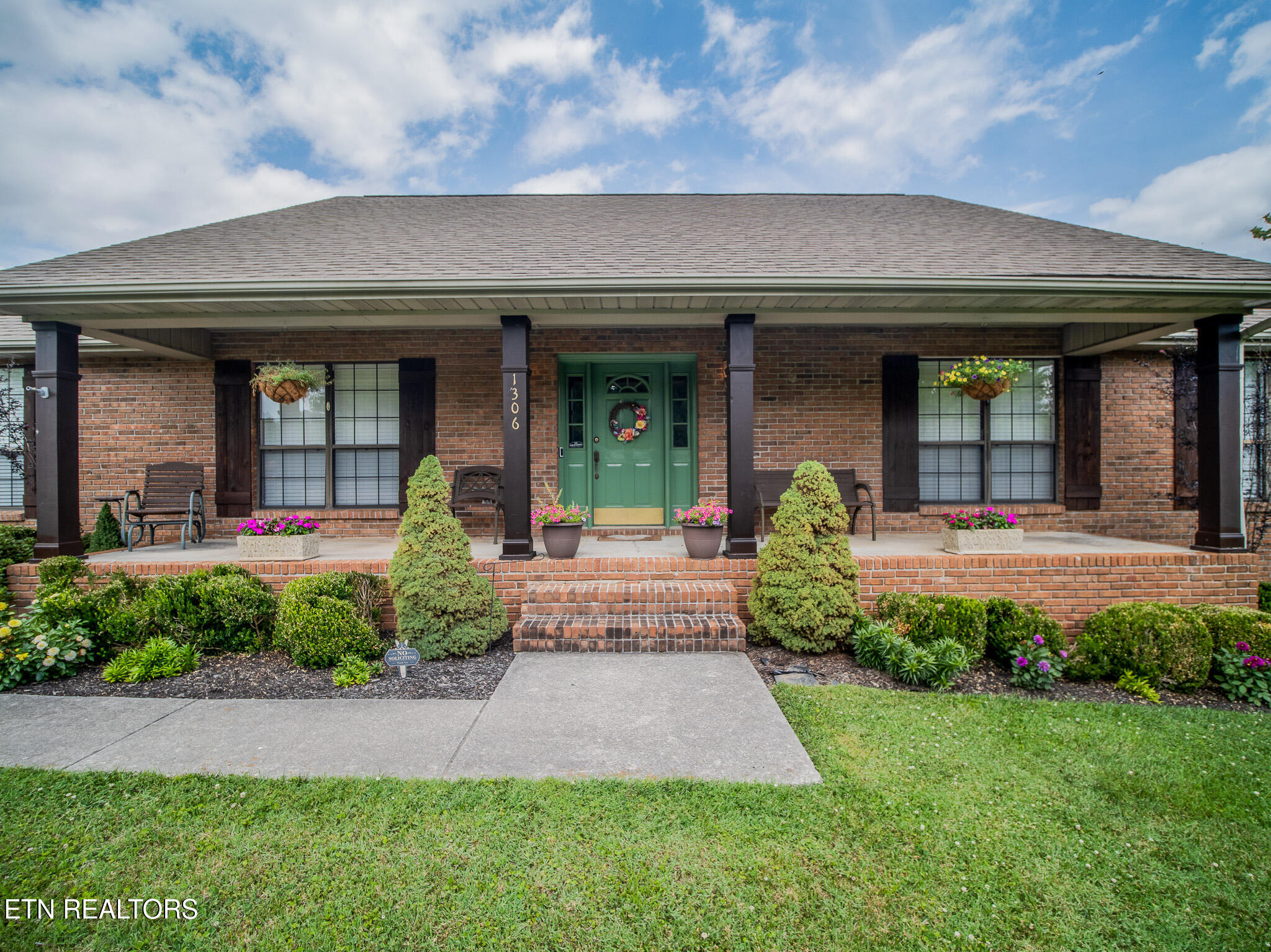 1306 Raulston Road Maryville, TN 37803 - Photo 4 of 50 Front Porch