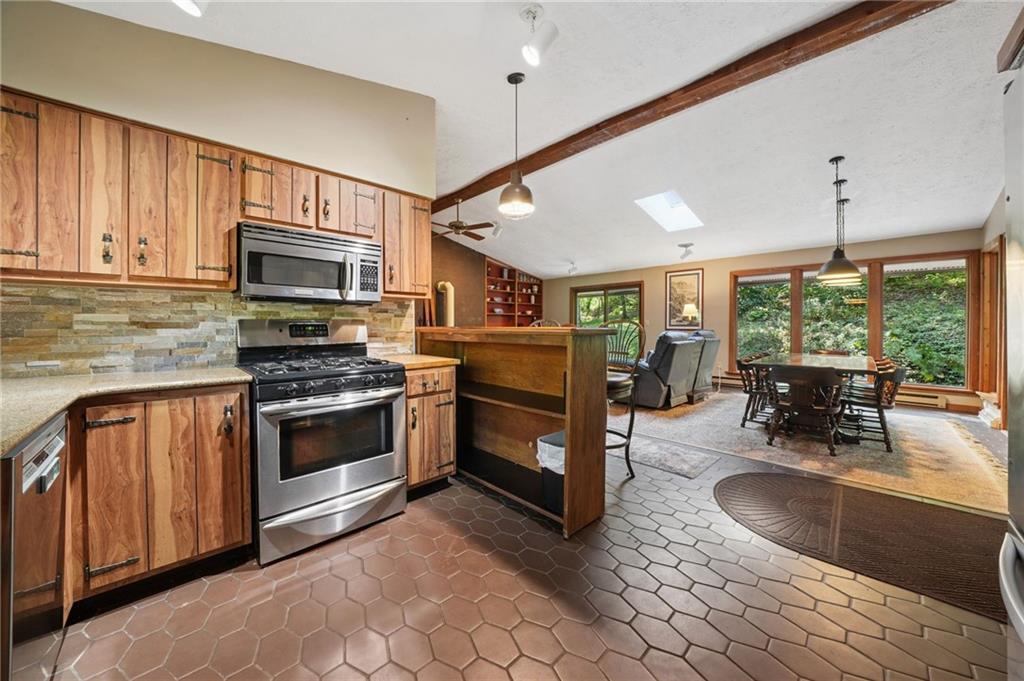 527 Imperial Road Hidden Valley, PA 15502 - Photo 9 of 43 Gallery Image 9