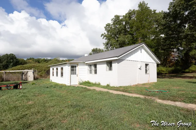 $289,900 | 2857 North Baldwin Avenue, White Cloud, MI 49349