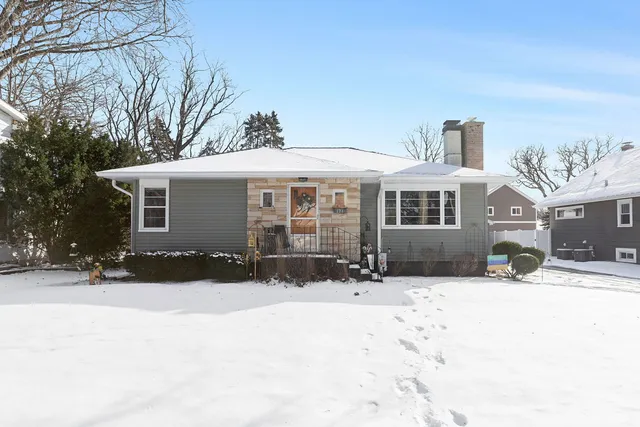 $410,000 | 121 Pomeroy Avenue, Crystal Lake, IL 60014