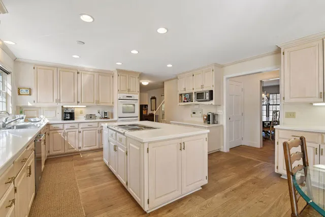 $1,395,000 | 425 Ferndale Road North, Wayzata, MN 55391