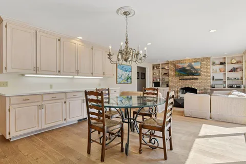 $1,395,000 | 425 Ferndale Road North, Wayzata, MN 55391