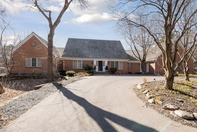 $1,395,000 | 425 Ferndale Road North, Wayzata, MN 55391