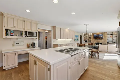 $1,395,000 | 425 Ferndale Road North, Wayzata, MN 55391