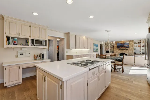 $1,395,000 | 425 Ferndale Road North, Wayzata, MN 55391