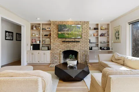 $1,395,000 | 425 Ferndale Road North, Wayzata, MN 55391