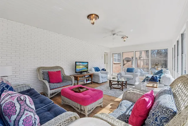 $1,395,000 | 425 Ferndale Road North, Wayzata, MN 55391