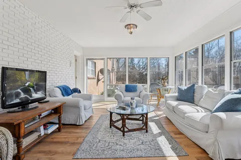 $1,395,000 | 425 Ferndale Road North, Wayzata, MN 55391